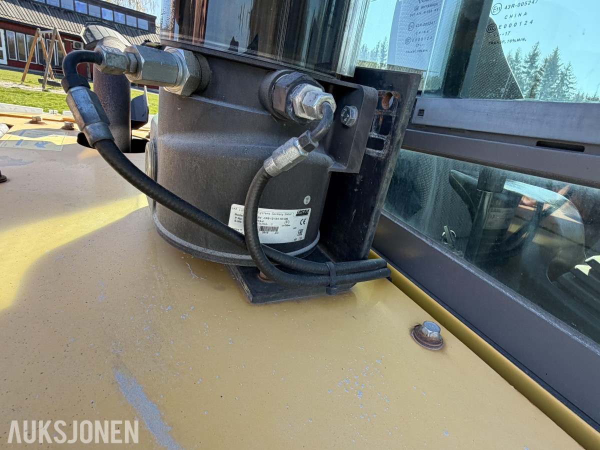 2018 Volvo ECR58D kort hekk minigraver - Engcon tiltrotator - Skjær - SMP 210L Pusseskuff - Tannskuffe - Smalskuff