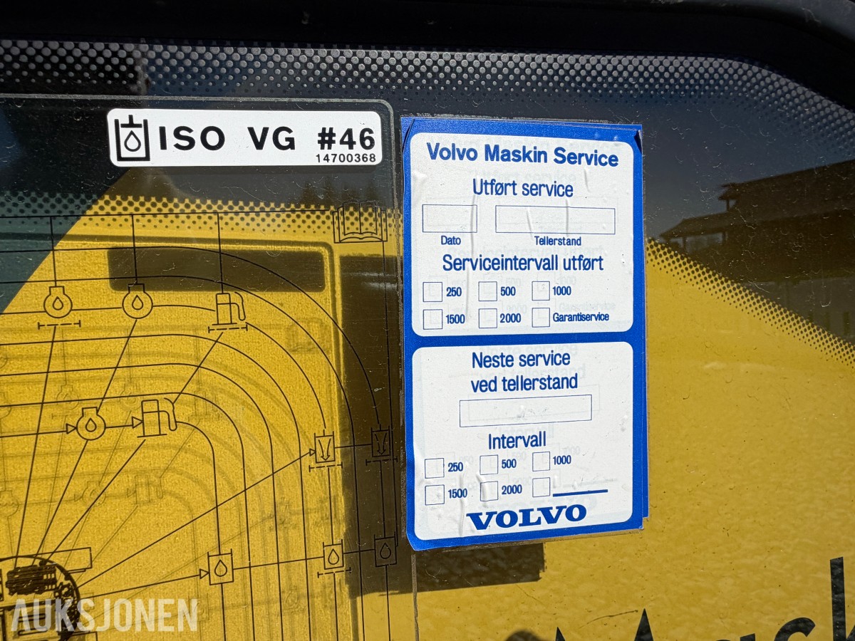 2018 Volvo ECR58D kort hekk minigraver - Engcon tiltrotator - Skjær - SMP 210L Pusseskuff - Tannskuffe - Smalskuff