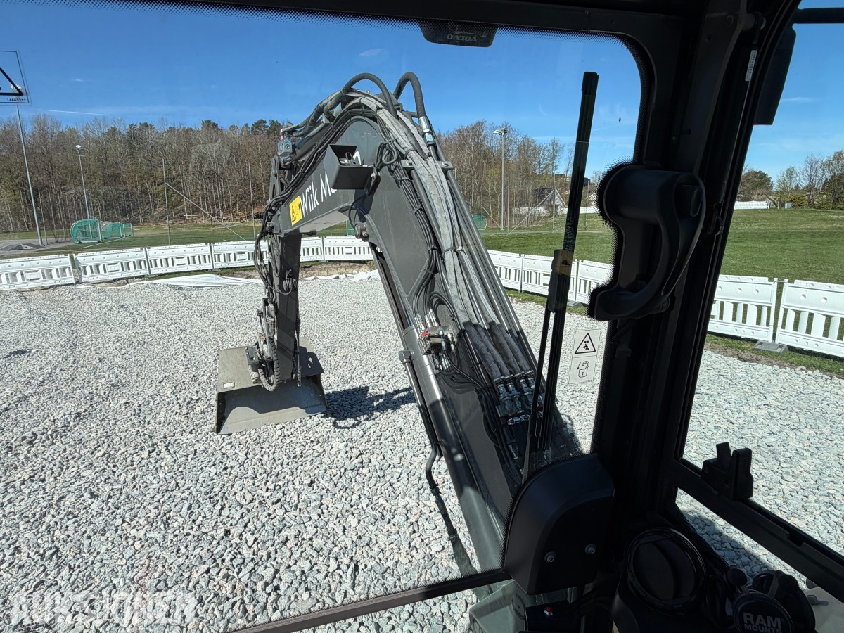 2018 Volvo ECR58D kort hekk minigraver - Engcon tiltrotator - Skjær - SMP 210L Pusseskuff - Tannskuffe - Smalskuff