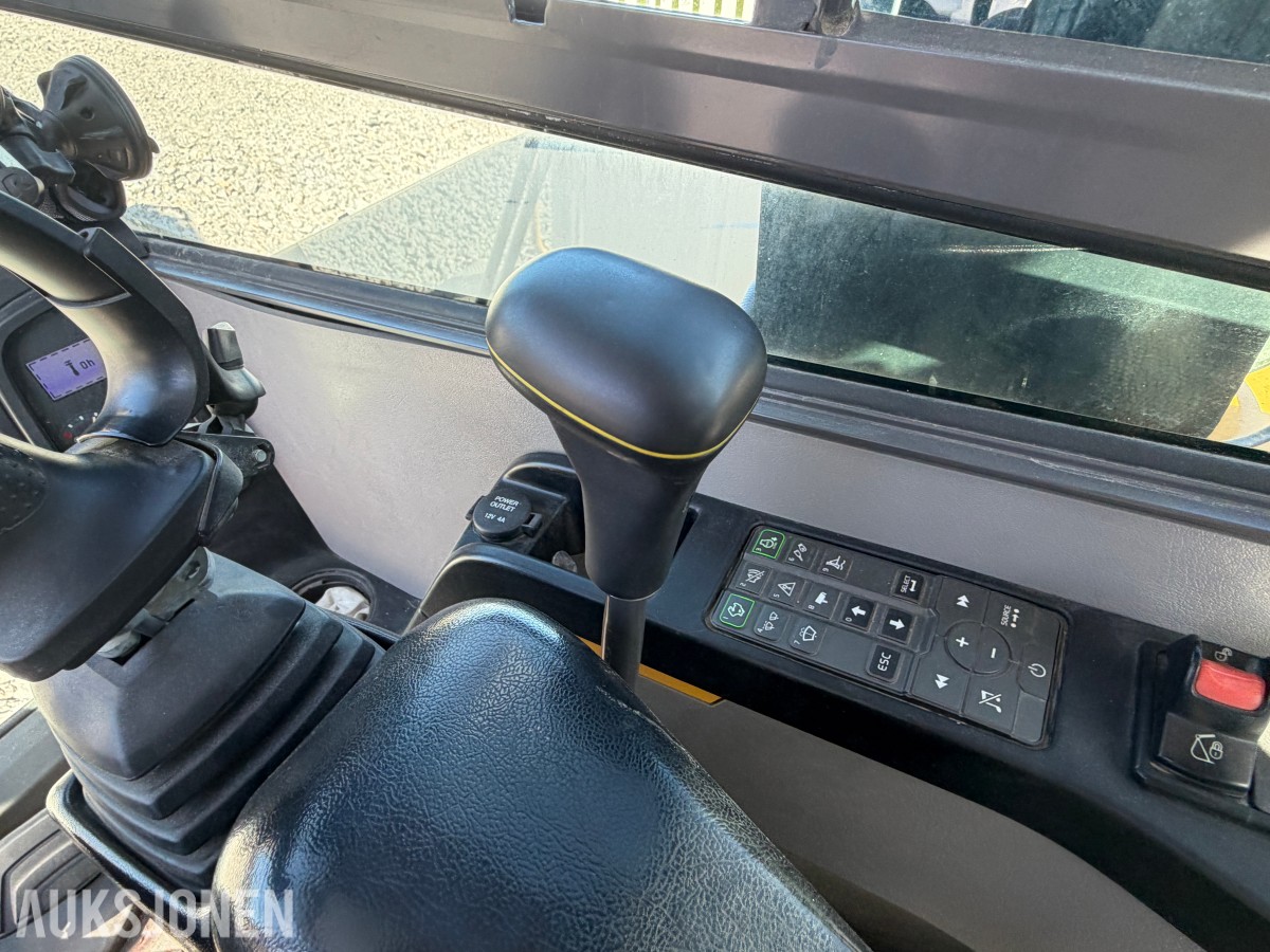 2018 Volvo ECR58D kort hekk minigraver - Engcon tiltrotator - Skjær - SMP 210L Pusseskuff - Tannskuffe - Smalskuff