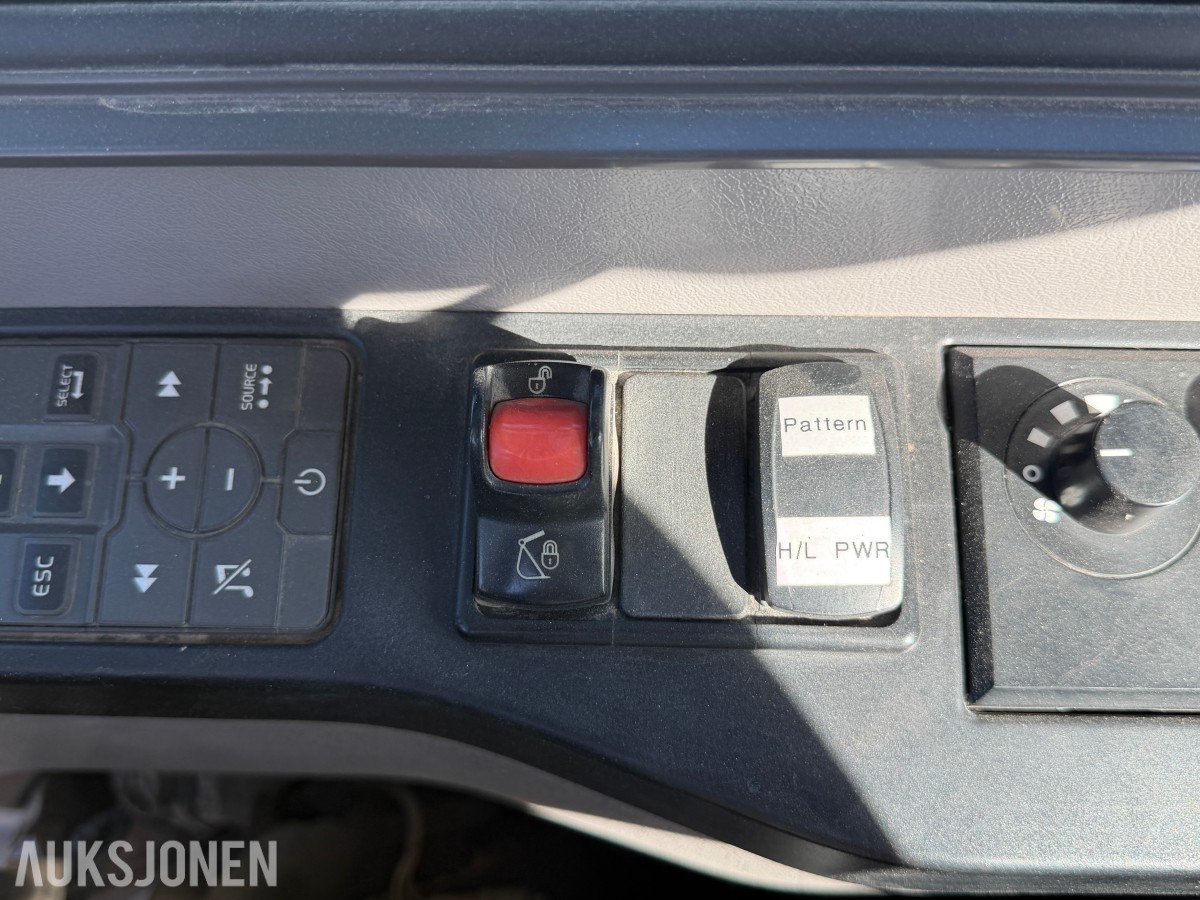 2018 Volvo ECR58D kort hekk minigraver - Engcon tiltrotator - Skjær - SMP 210L Pusseskuff - Tannskuffe - Smalskuff