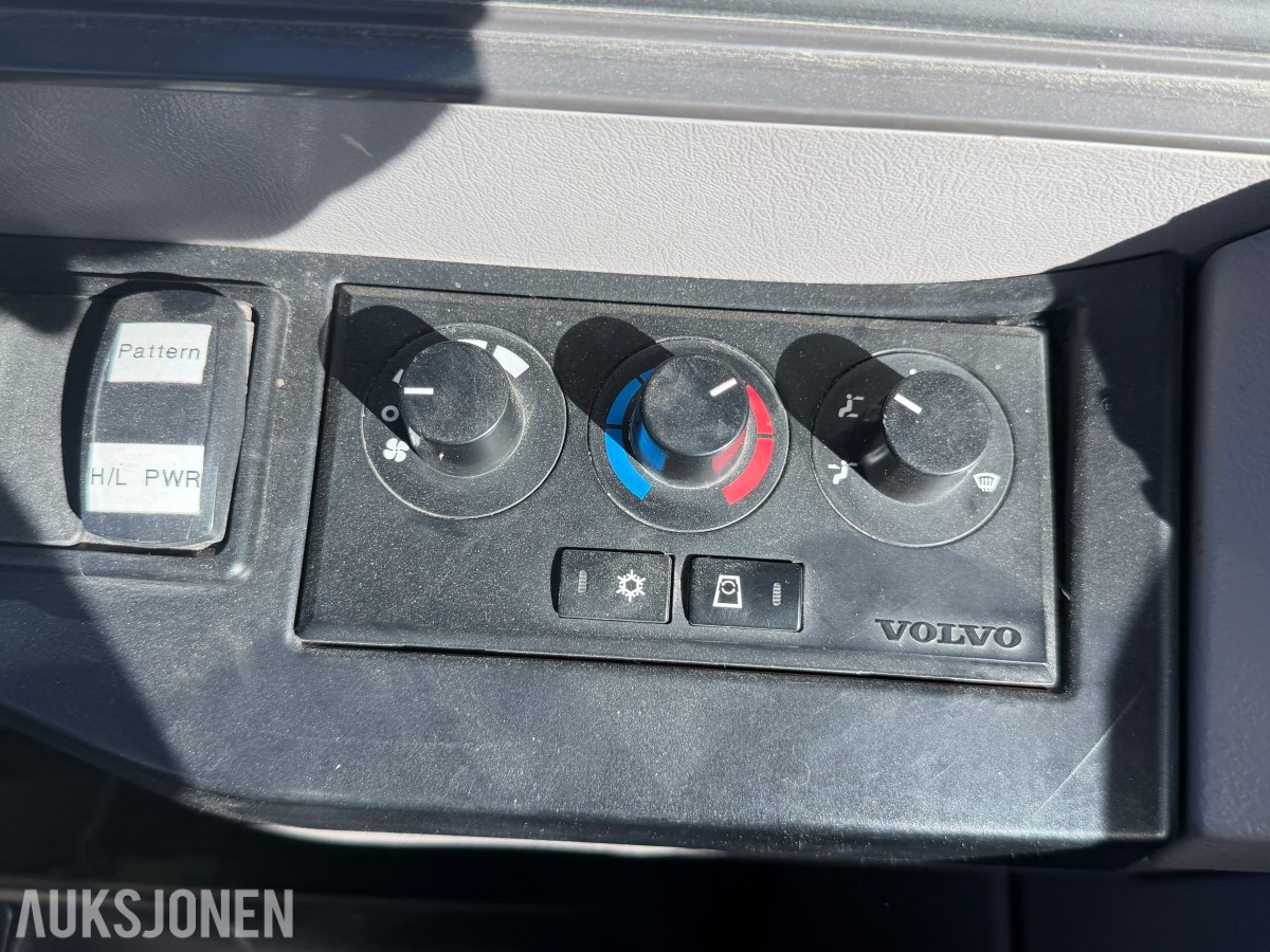 2018 Volvo ECR58D kort hekk minigraver - Engcon tiltrotator - Skjær - SMP 210L Pusseskuff - Tannskuffe - Smalskuff