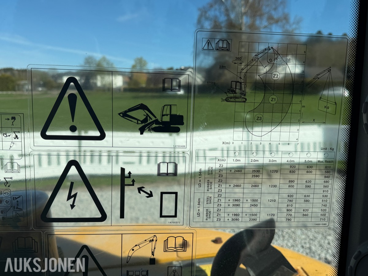2018 Volvo ECR58D kort hekk minigraver - Engcon tiltrotator - Skjær - SMP 210L Pusseskuff - Tannskuffe - Smalskuff