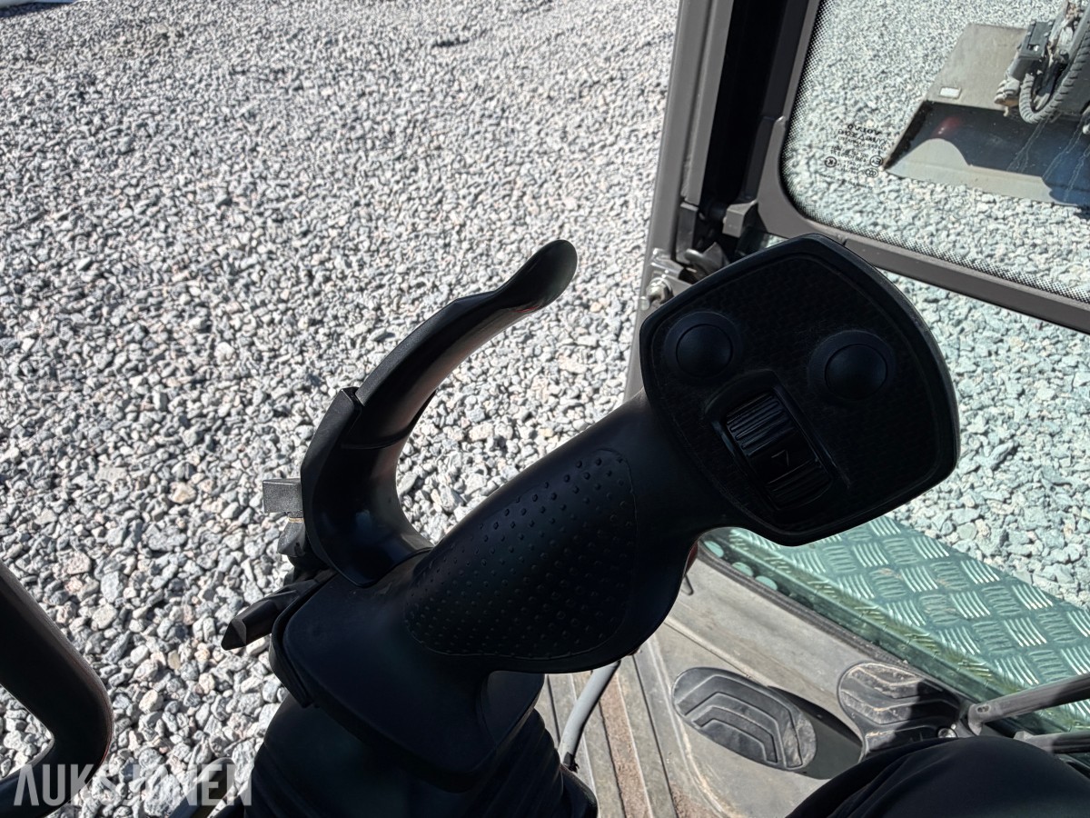 2018 Volvo ECR58D kort hekk minigraver - Engcon tiltrotator - Skjær - SMP 210L Pusseskuff - Tannskuffe - Smalskuff