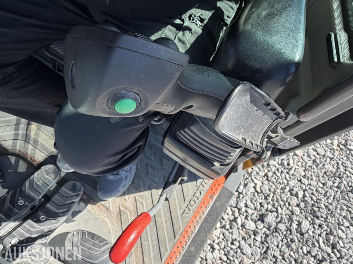 2018 Volvo ECR58D kort hekk minigraver - Engcon tiltrotator - Skjær - SMP 210L Pusseskuff - Tannskuffe - Smalskuff
