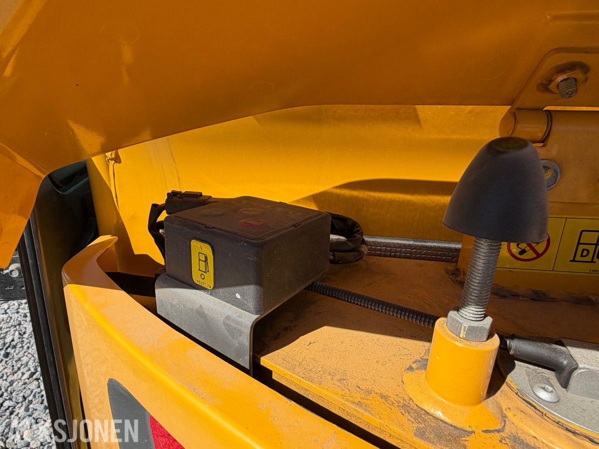 2018 Volvo ECR58D kort hekk minigraver - Engcon tiltrotator - Skjær - SMP 210L Pusseskuff - Tannskuffe - Smalskuff