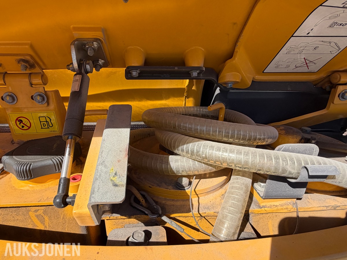 2018 Volvo ECR58D kort hekk minigraver - Engcon tiltrotator - Skjær - SMP 210L Pusseskuff - Tannskuffe - Smalskuff