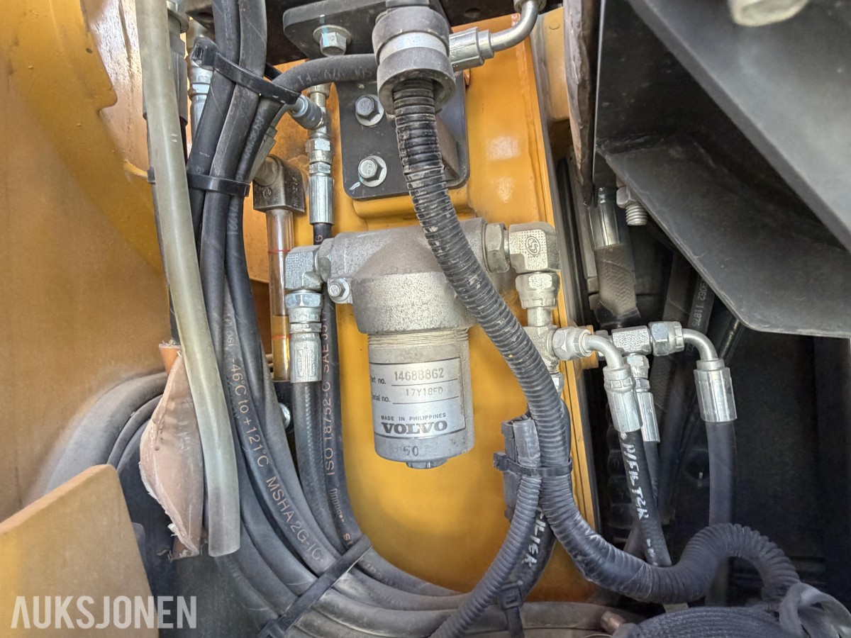 2018 Volvo ECR58D kort hekk minigraver - Engcon tiltrotator - Skjær - SMP 210L Pusseskuff - Tannskuffe - Smalskuff