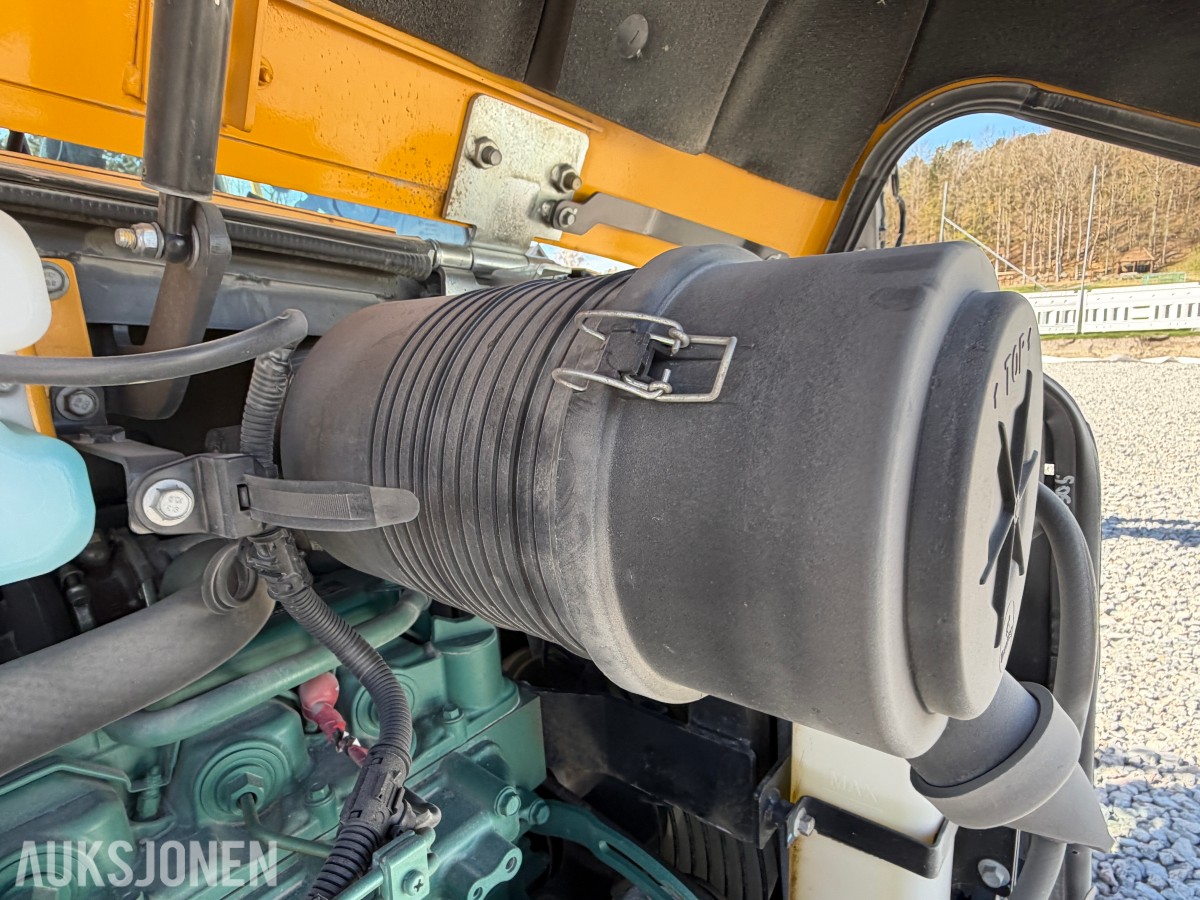 2018 Volvo ECR58D kort hekk minigraver - Engcon tiltrotator - Skjær - SMP 210L Pusseskuff - Tannskuffe - Smalskuff