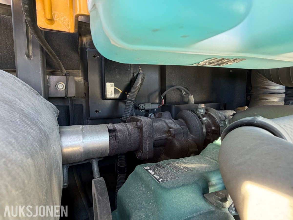 2018 Volvo ECR58D kort hekk minigraver - Engcon tiltrotator - Skjær - SMP 210L Pusseskuff - Tannskuffe - Smalskuff