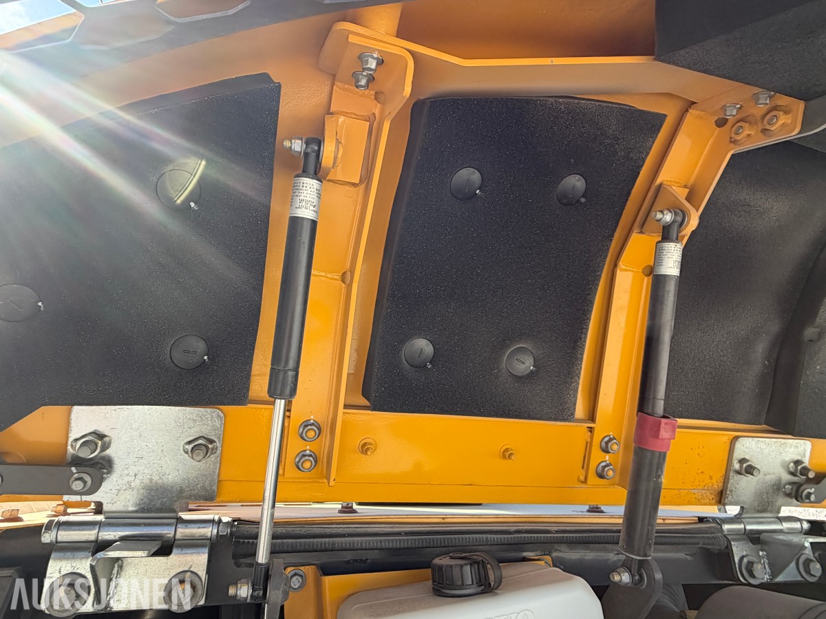 2018 Volvo ECR58D kort hekk minigraver - Engcon tiltrotator - Skjær - SMP 210L Pusseskuff - Tannskuffe - Smalskuff