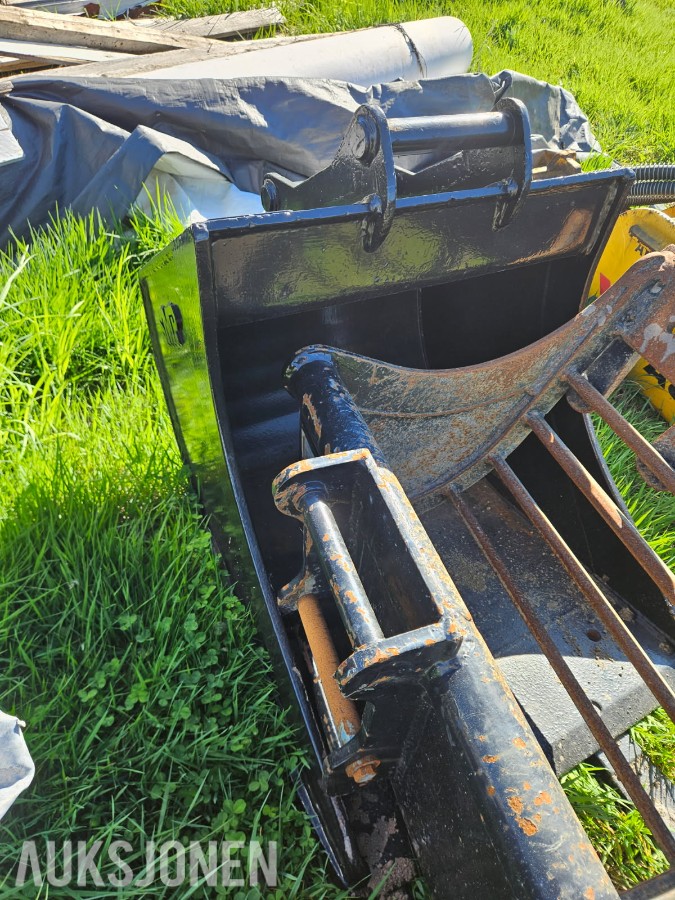 2018 Volvo ECR58D kort hekk minigraver - Engcon tiltrotator - Skjær - SMP 210L Pusseskuff - Tannskuffe - Smalskuff