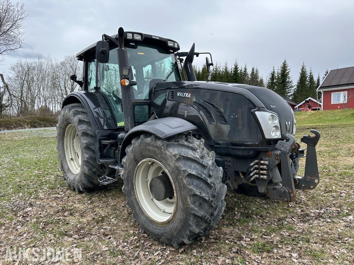 2012 Valtra T213 TRAKTOR – 2012 – 212 HK – VERSU – POWERSHIFT