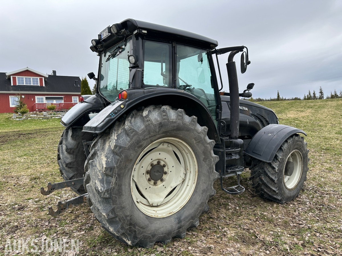 2012 Valtra T213 TRAKTOR – 2012 – 212 HK – VERSU – POWERSHIFT