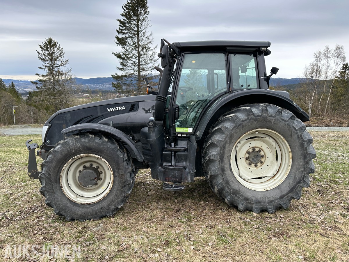 2012 Valtra T213 TRAKTOR – 2012 – 212 HK – VERSU – POWERSHIFT