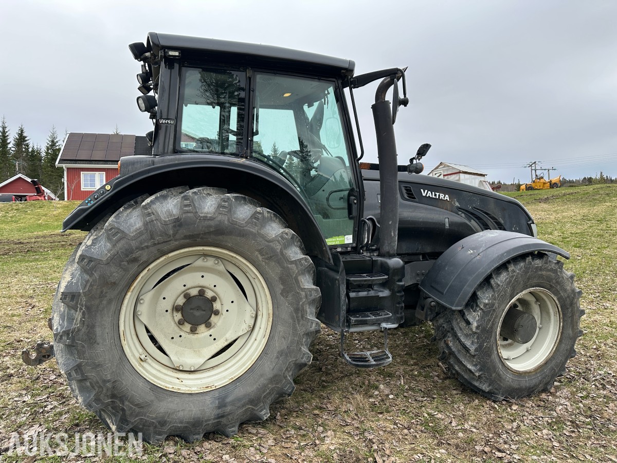 2012 Valtra T213 TRAKTOR – 2012 – 212 HK – VERSU – POWERSHIFT