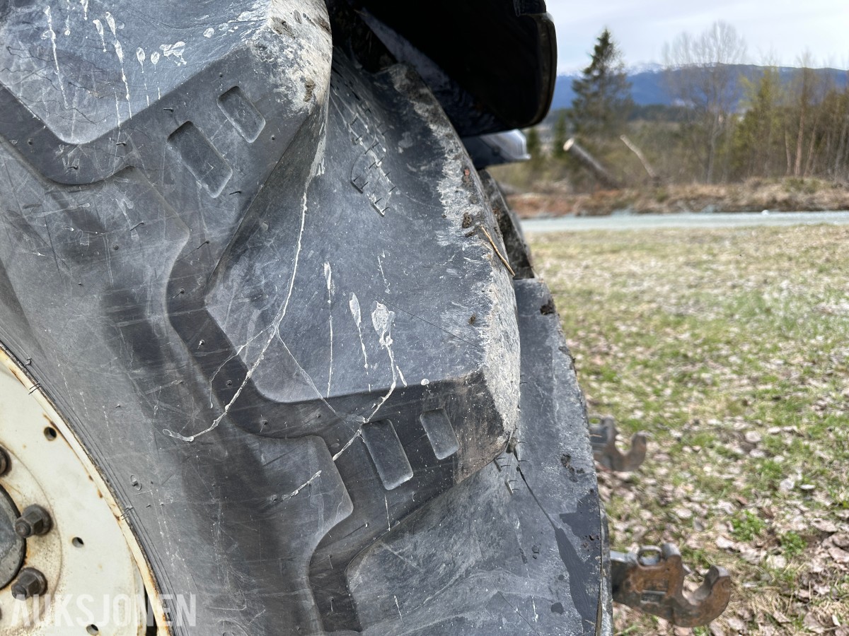 2012 Valtra T213 TRAKTOR – 2012 – 212 HK – VERSU – POWERSHIFT