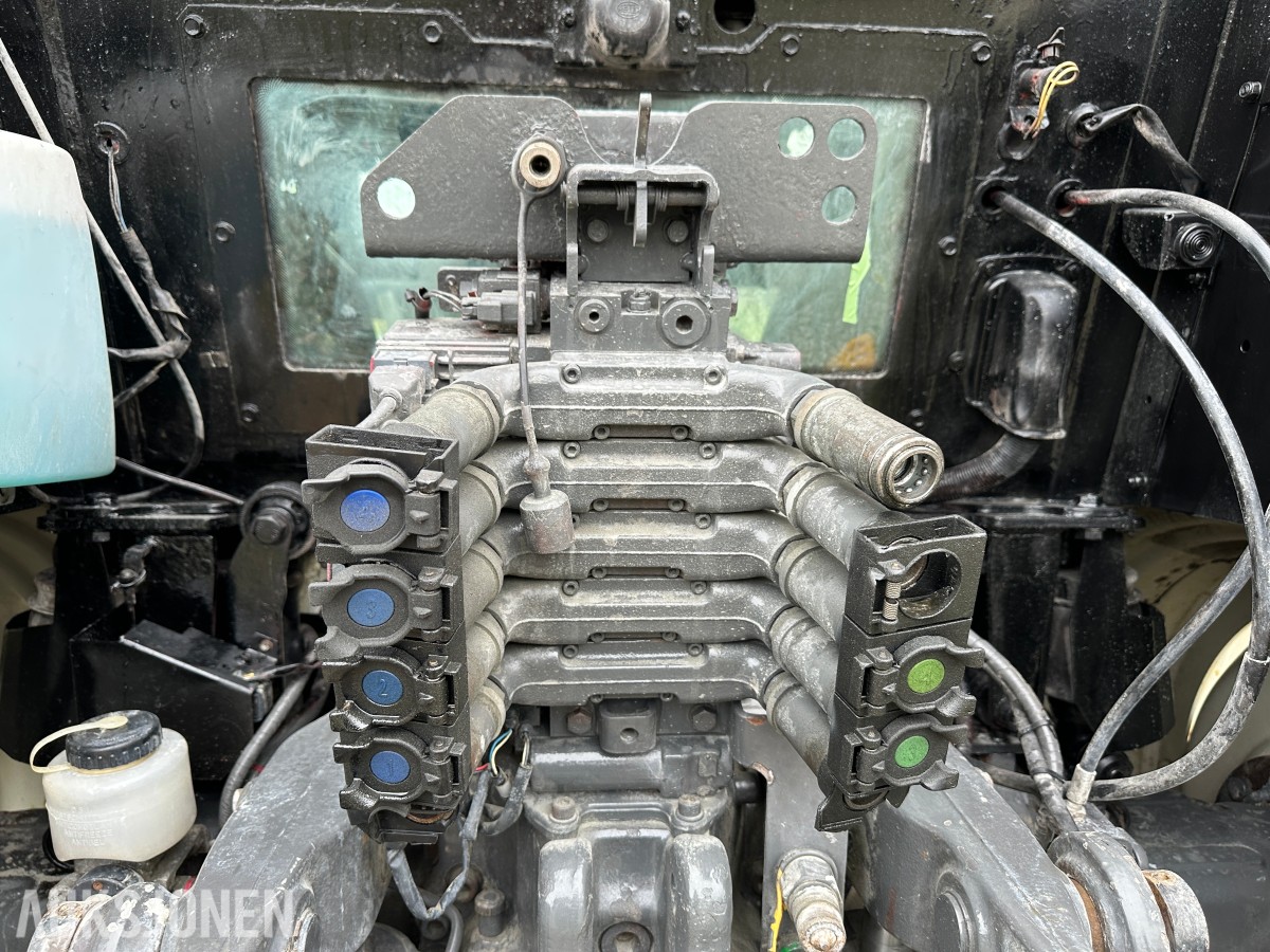 2012 Valtra T213 TRAKTOR – 2012 – 212 HK – VERSU – POWERSHIFT