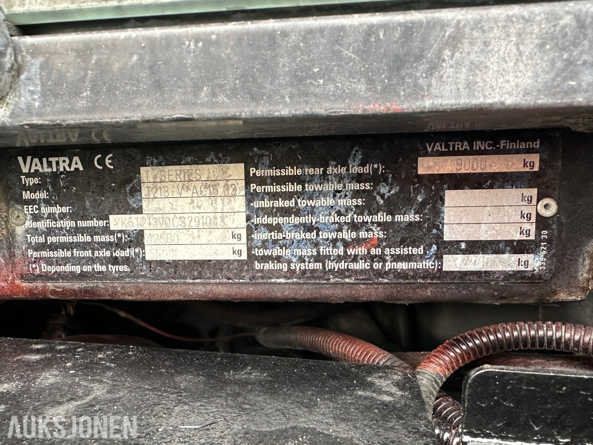 2012 Valtra T213 TRAKTOR – 2012 – 212 HK – VERSU – POWERSHIFT