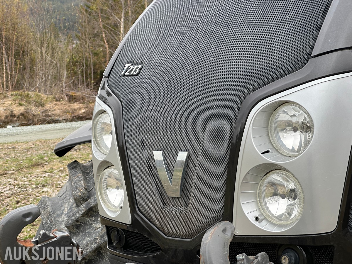 2012 Valtra T213 TRAKTOR – 2012 – 212 HK – VERSU – POWERSHIFT
