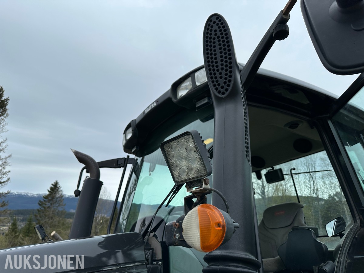 2012 Valtra T213 TRAKTOR – 2012 – 212 HK – VERSU – POWERSHIFT