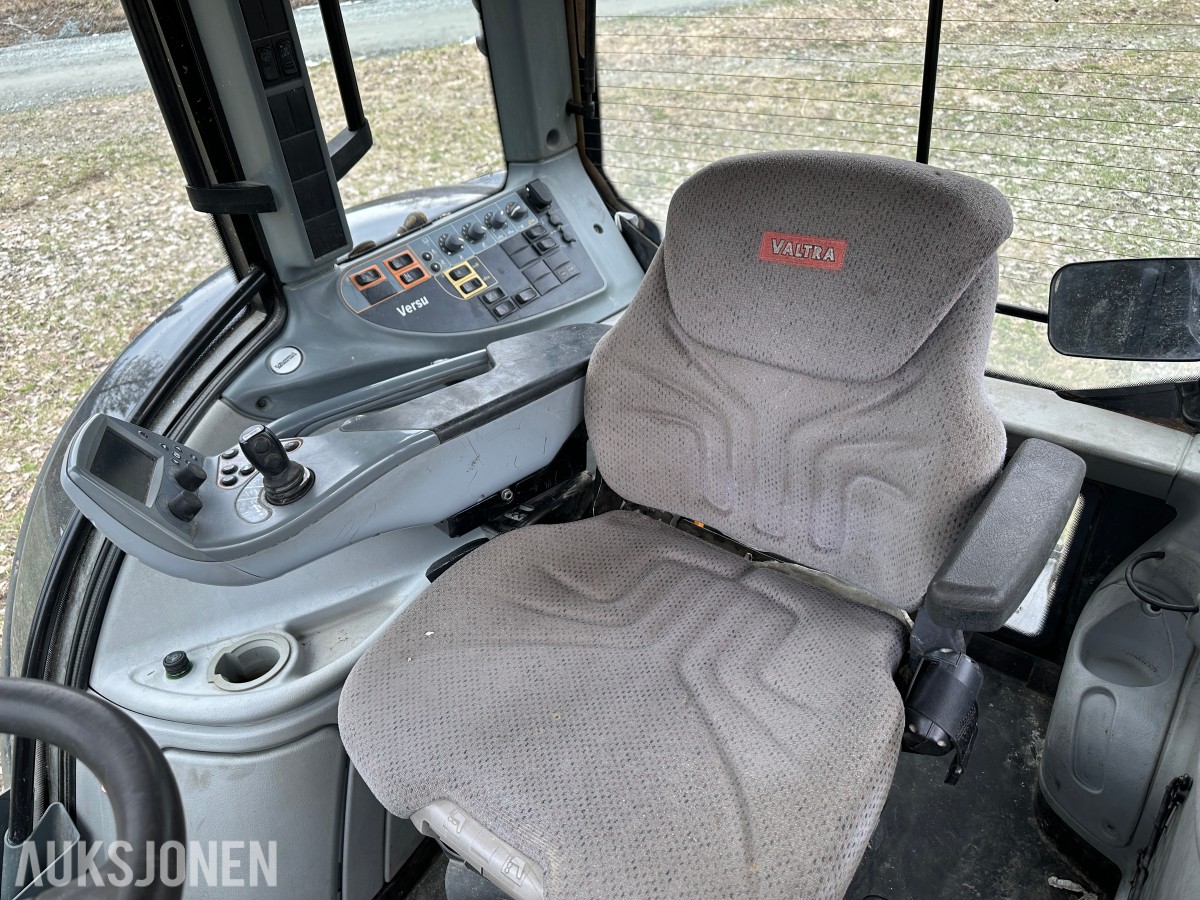 2012 Valtra T213 TRAKTOR – 2012 – 212 HK – VERSU – POWERSHIFT