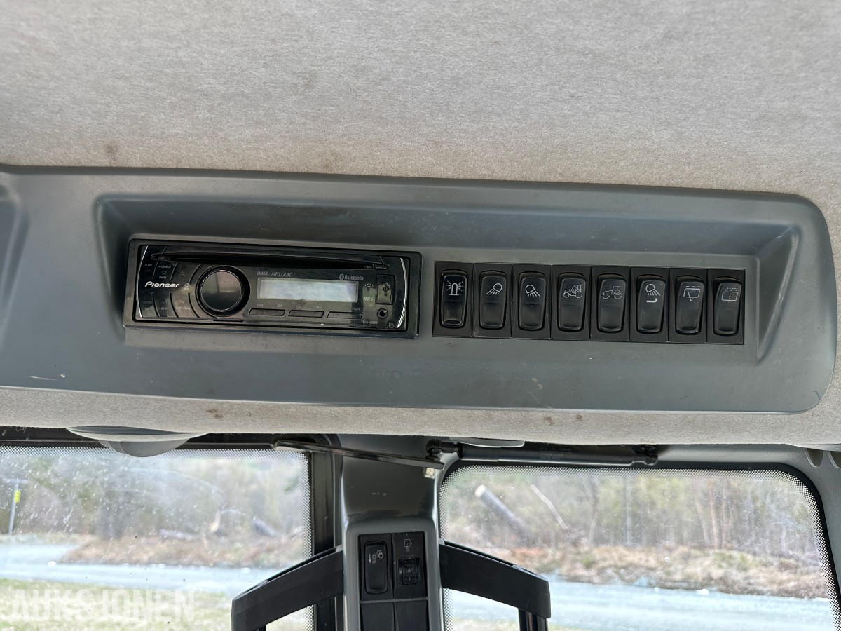 2012 Valtra T213 TRAKTOR – 2012 – 212 HK – VERSU – POWERSHIFT