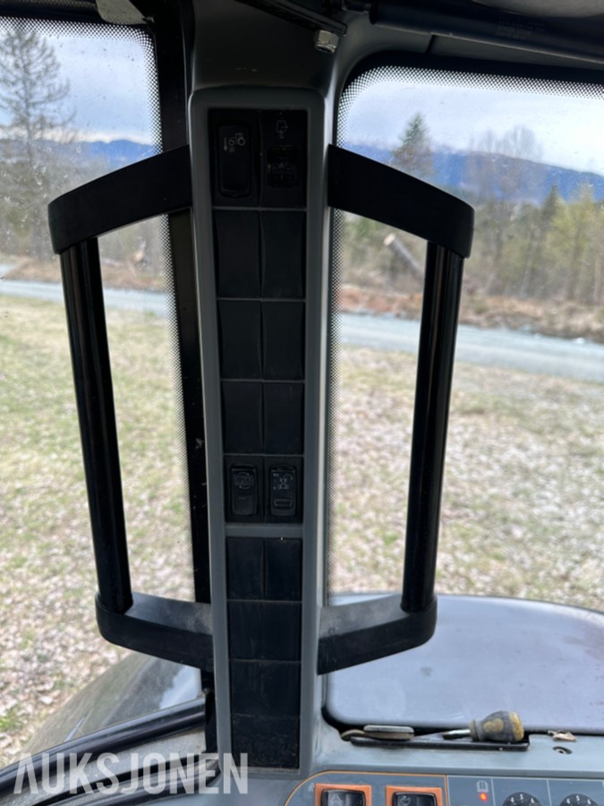 2012 Valtra T213 TRAKTOR – 2012 – 212 HK – VERSU – POWERSHIFT