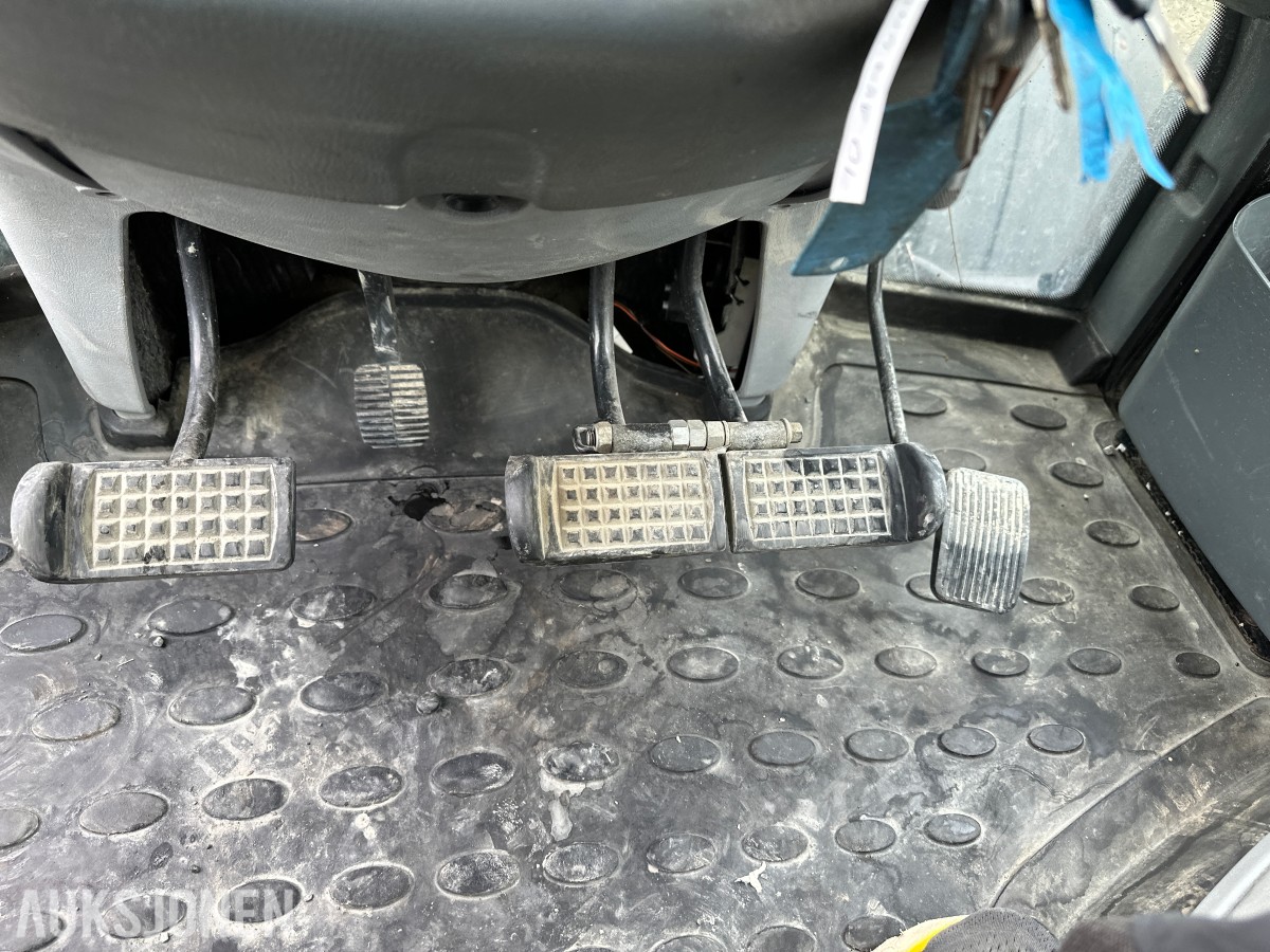 2012 Valtra T213 TRAKTOR – 2012 – 212 HK – VERSU – POWERSHIFT