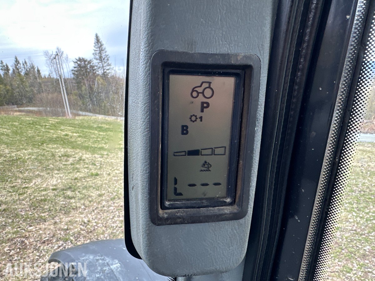 2012 Valtra T213 TRAKTOR – 2012 – 212 HK – VERSU – POWERSHIFT