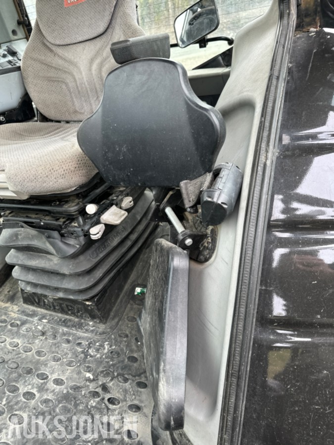 2012 Valtra T213 TRAKTOR – 2012 – 212 HK – VERSU – POWERSHIFT