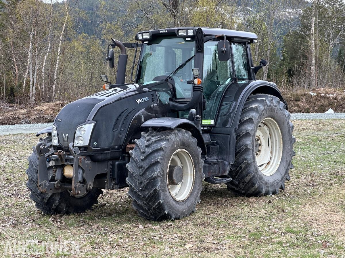 2012 Valtra T213 TRAKTOR – 2012 – 212 HK – VERSU – POWERSHIFT