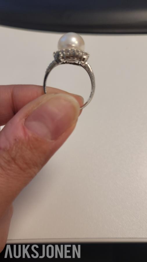 Sølvring med perle 