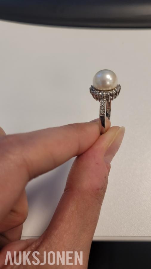 Sølvring med perle 