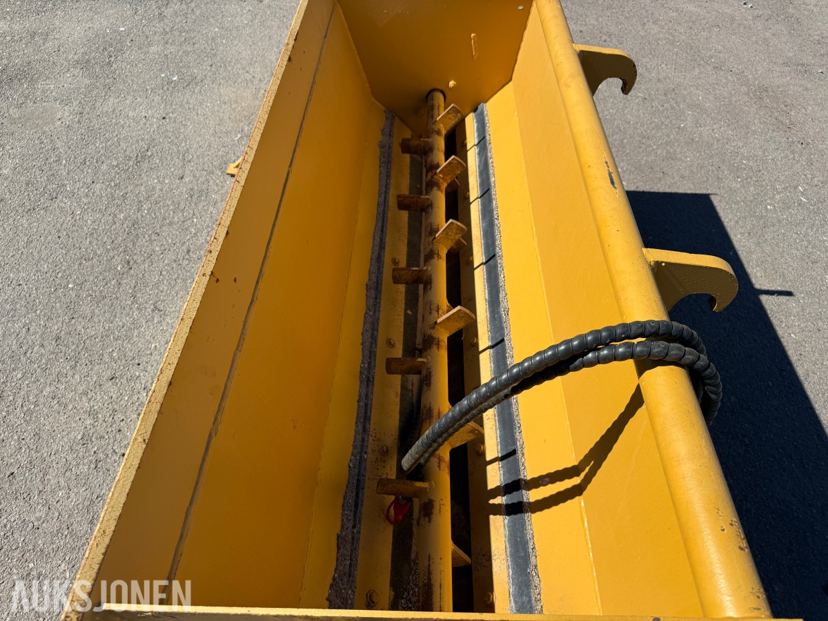 2024 Strøskuffe med hydraulisk drift