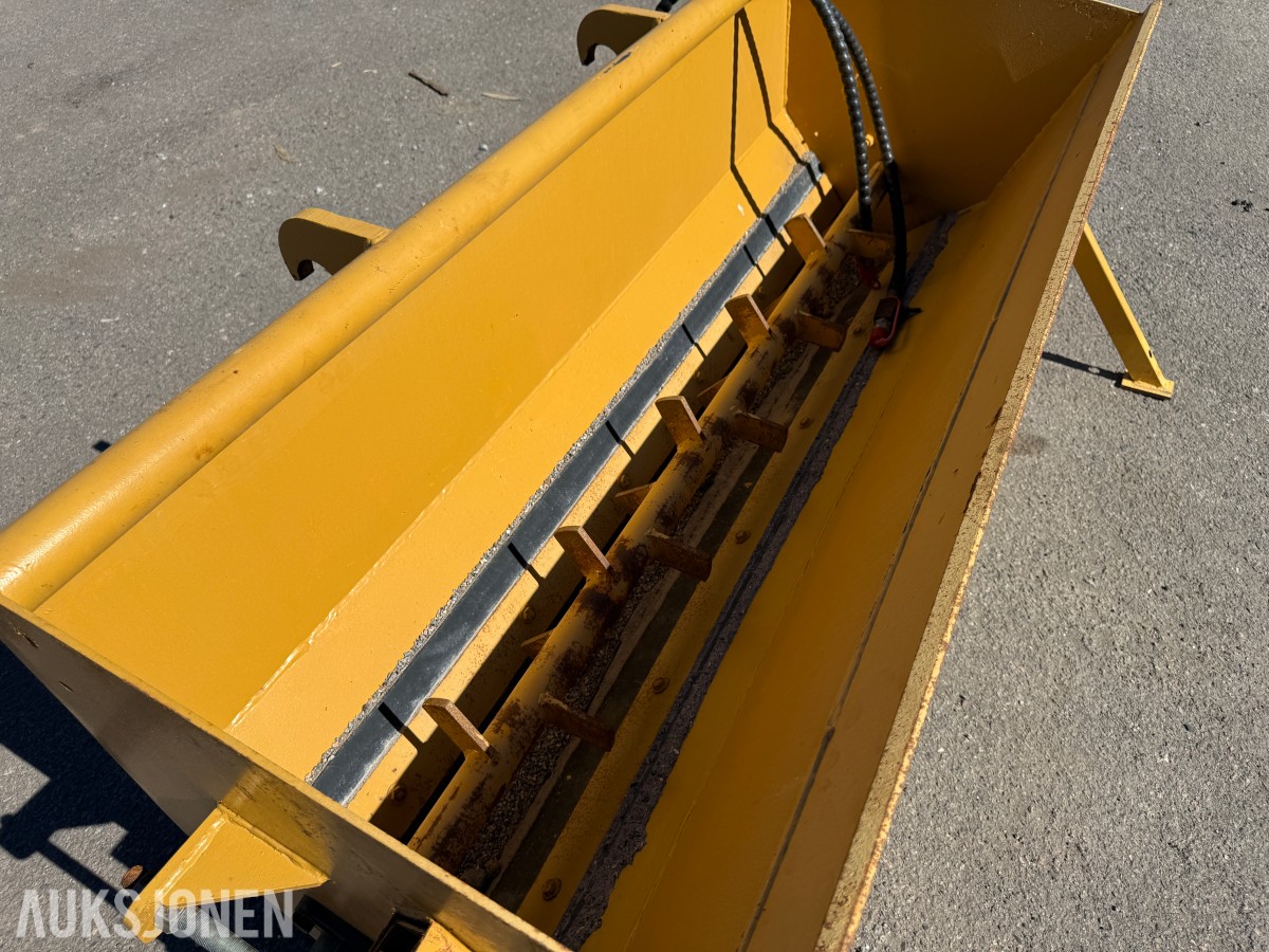 2024 Strøskuffe med hydraulisk drift