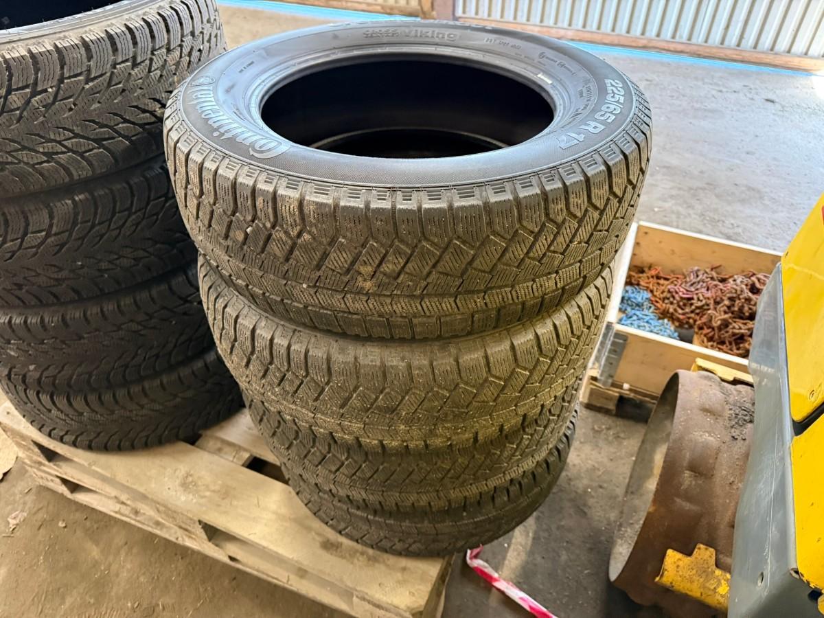 4 stk Continental CrossContact Viking 225/65 R17 – ca. 5–6 mm