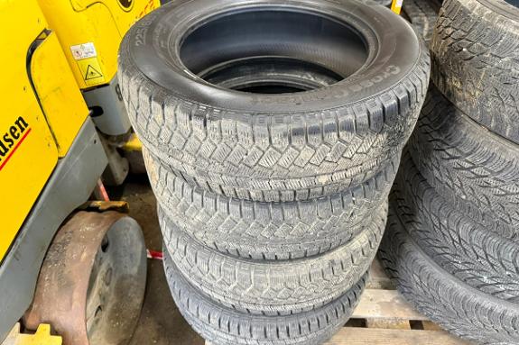 4 stk Continental CrossContact Viking 225/65 R17 – ca. 5–6 mm