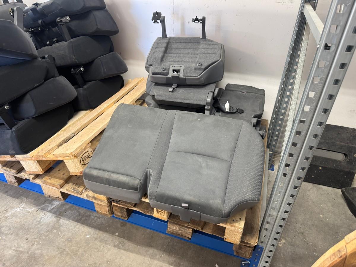 Ca. 15 sett bakseter til Toyota Land Cruiser