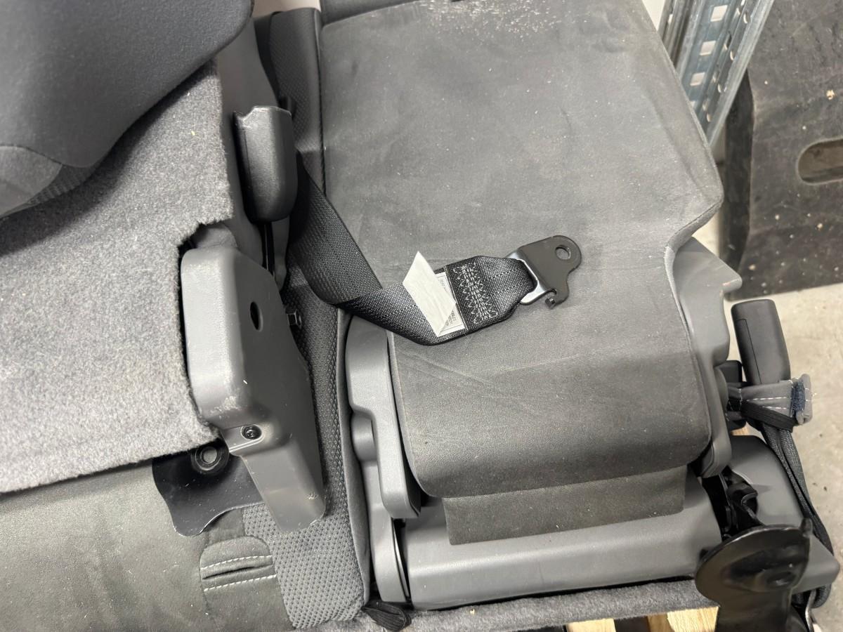 Ca. 15 sett bakseter til Toyota Land Cruiser