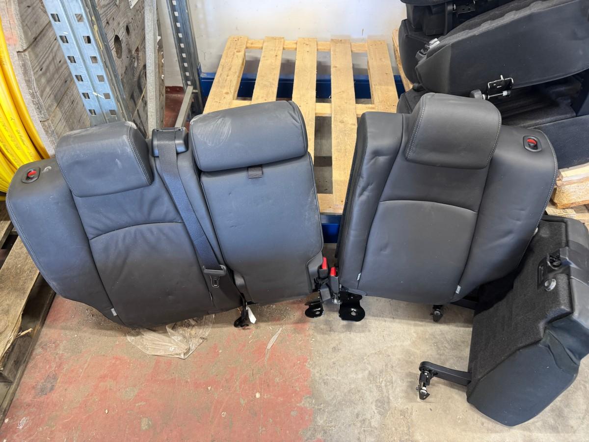 Ca. 15 sett bakseter til Toyota Land Cruiser