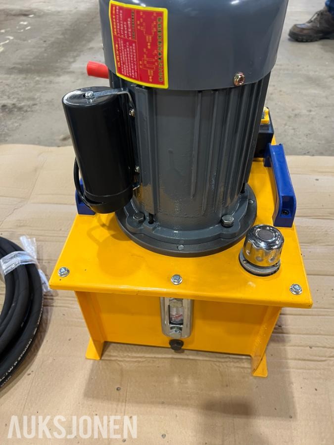 70 TONN HYDRAULISK PRESSE TIL BELTEBOLTER OG FORINGER 220V
