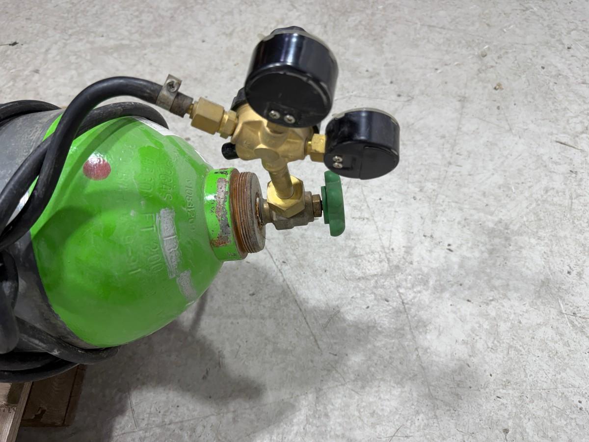 Argon 18 % / CO₂ 82 % sveisegass med regulator og slanger