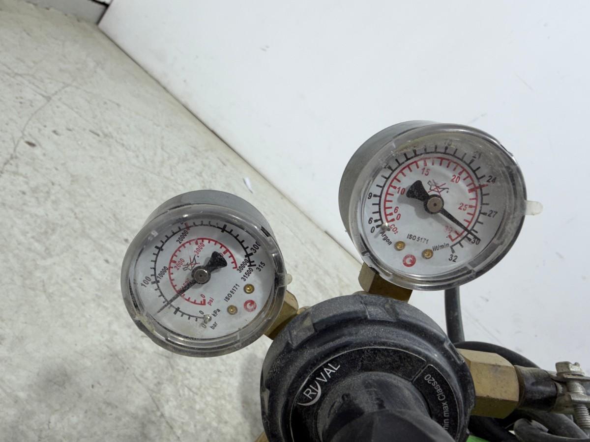 Argon 18 % / CO₂ 82 % sveisegass med regulator og slanger