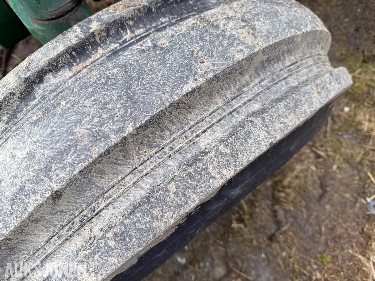 1981 John Deere 2040 Lettkjørt og brukervennlig traktor