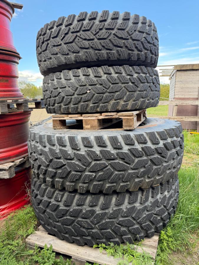 2017 Nokian tri hjulsett 540/80R38 og 440/80R28 