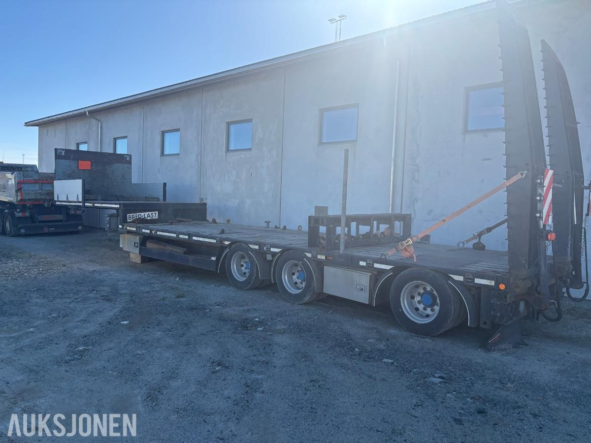 2011 HRD maskintralle med hydrauliske ramper – uttrekk 6 meter