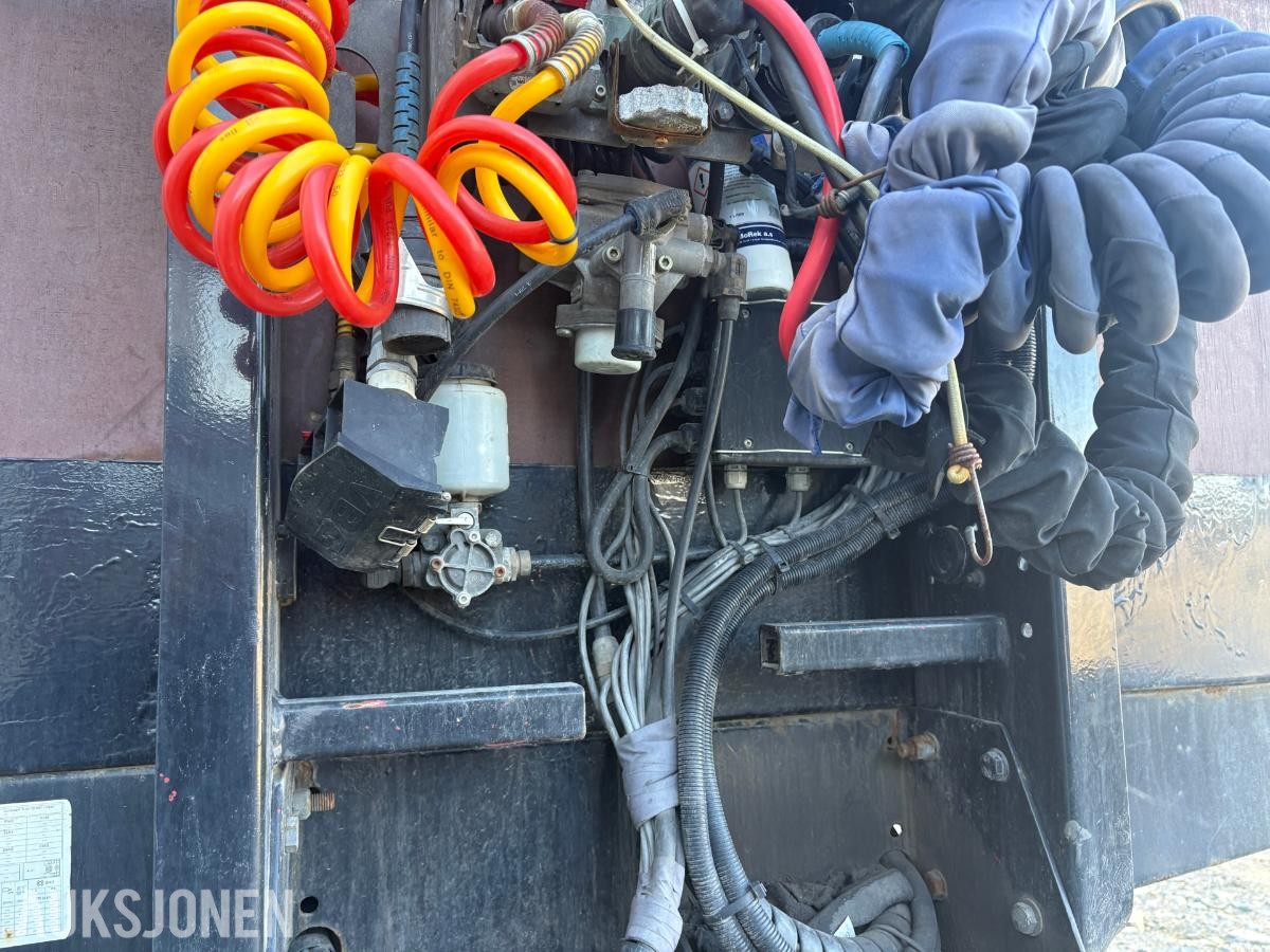 2011 HRD maskintralle med hydrauliske ramper – uttrekk 6 meter