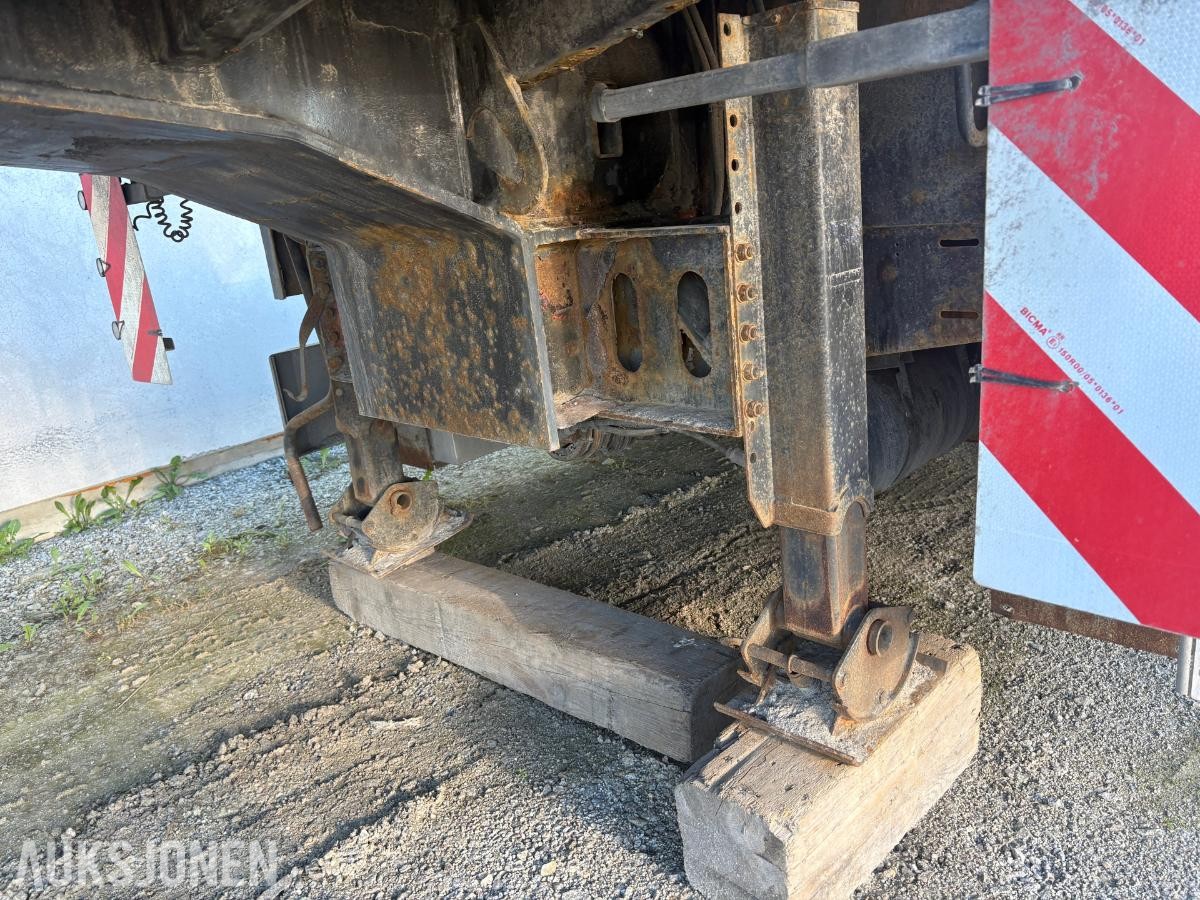 2011 HRD maskintralle med hydrauliske ramper – uttrekk 6 meter