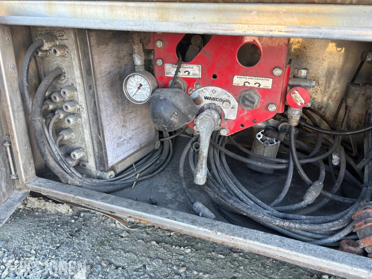 2011 HRD maskintralle med hydrauliske ramper – uttrekk 6 meter